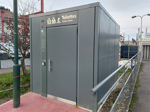 Vue des toilettes, nouvel aménagement en gare d'Essonnes Robinson.