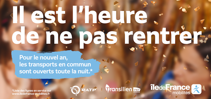 Affiche à l'occasion du 31 décembre 2024 où il est écrit : Il est l'heure de ne pas rentrer. Pour le nouvel an, les transports en commun sont ouverts toute la nuit.