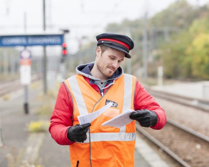 Photo d'un agent de production pour illustrer le recrutement chez Transilien SNCF Voyageurs.