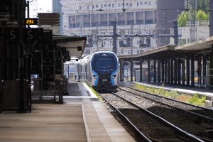 Entrée en gare du RER NG pour illustrer la vidéo de 3 voyageurs qui nous livrent leurs impressions sur ce nouveau train.