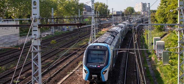 Afin de représenter le sujet de la nouvelle offre du service annuel 2026 sur le RER D : une photo d'un train RER NG dans le secteur de Maisons-Alfort - Alfortville.