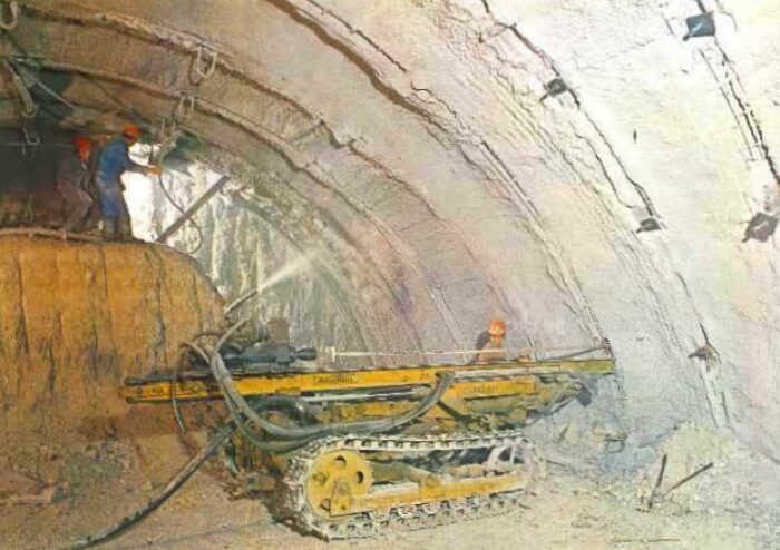 Ouvrage à structure mixte (acier-béton) de franchissement de la RN7. Source interne.