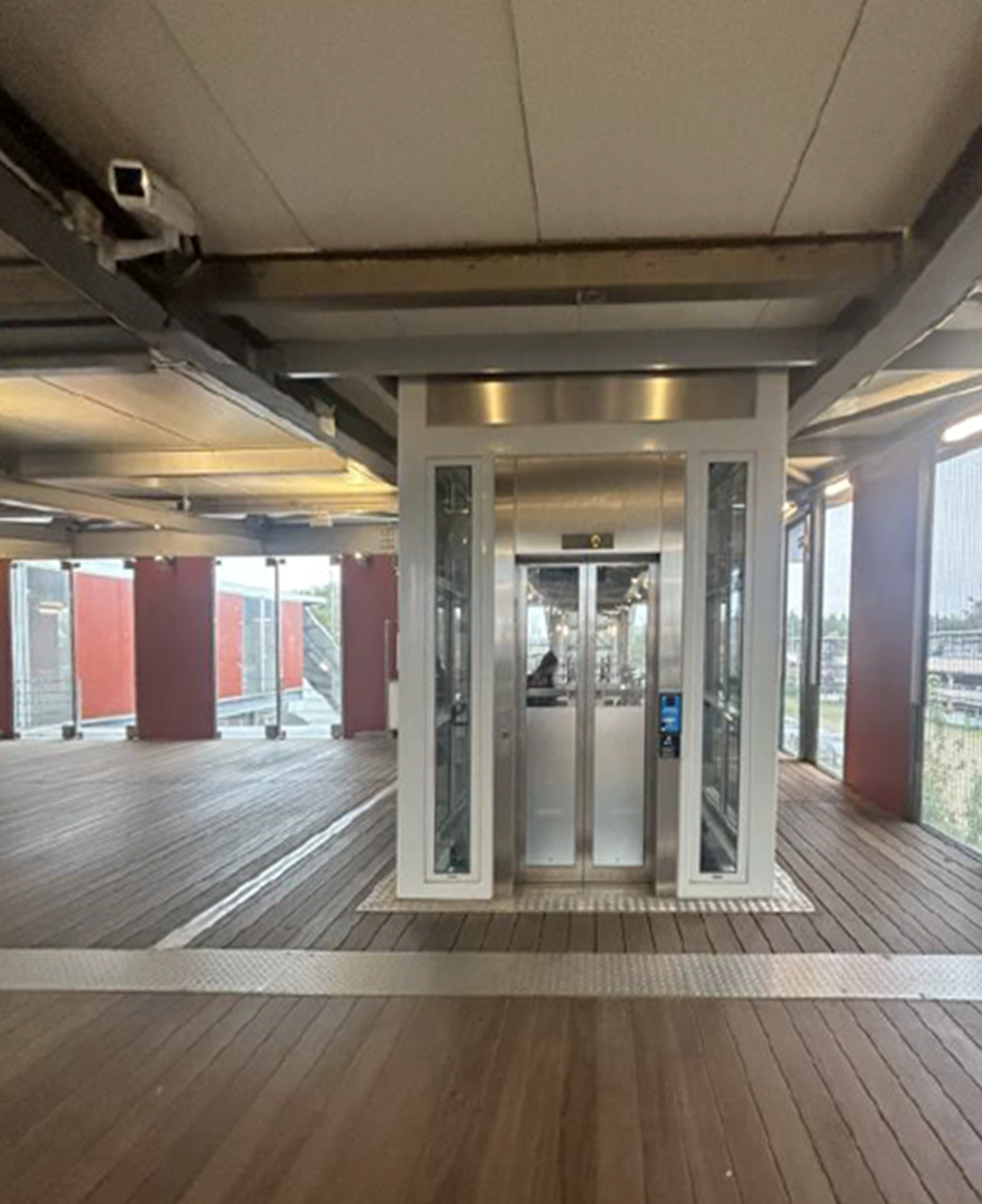 Photo d'un ascenseur en gare de Lieusaint - Moissy.