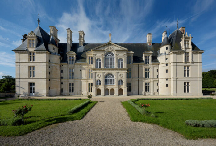 Photo of the National Museum of the Renaissance at the Château d'Écouen to illustrate the section of #CESTPASLOINENTRAIN dedicated to museums accessible by RER D.