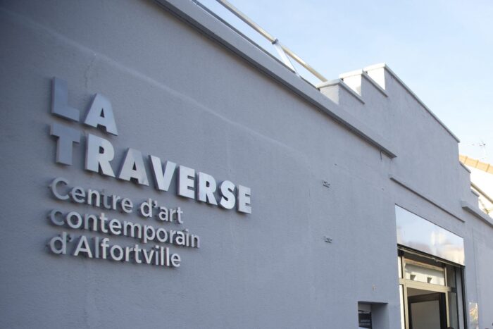 Photo of the La Traverse Contemporary Art Center in Alfortville to illustrate the section of #CESTPASLOINENTRAIN dedicated to museums accessible by RER D.